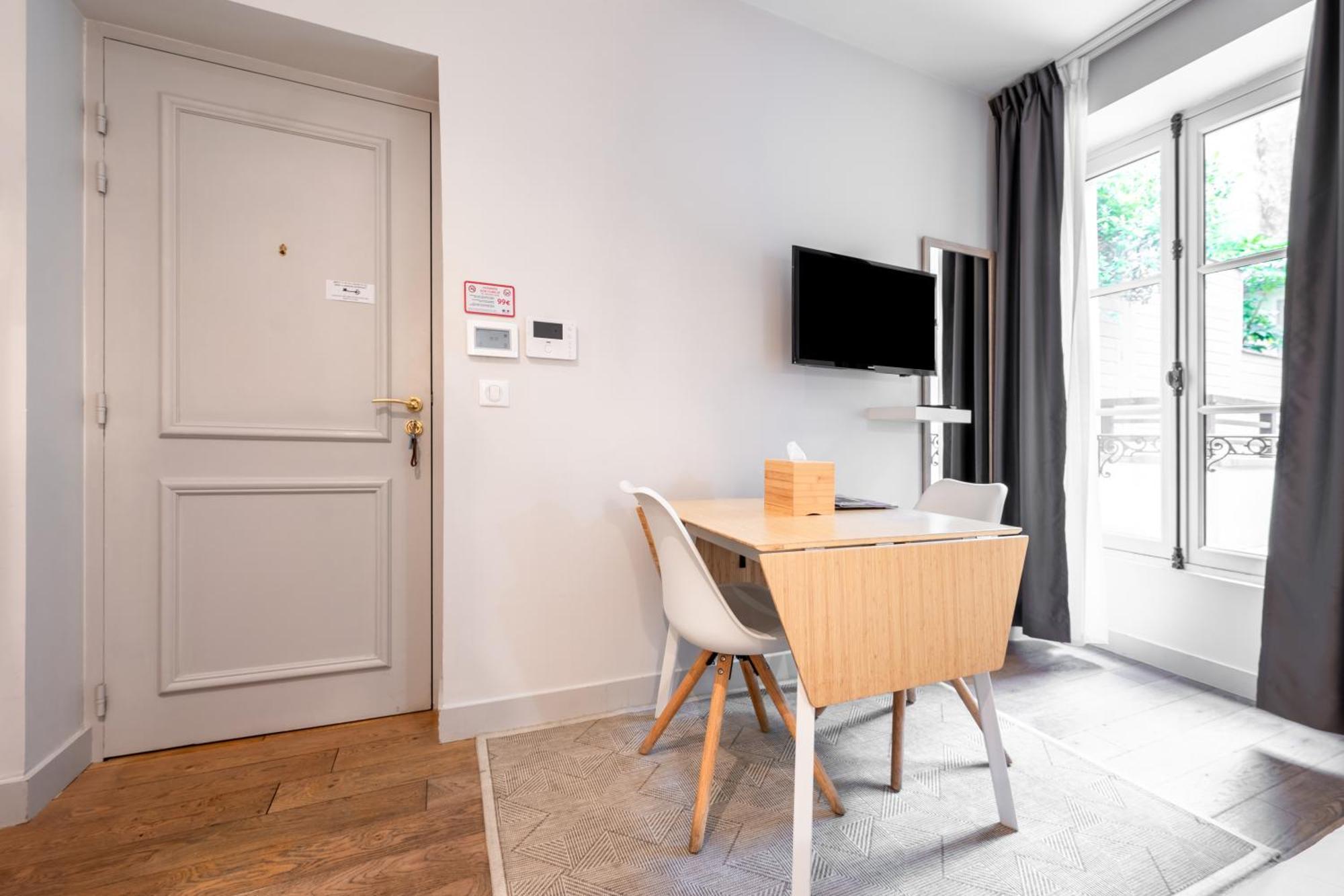 De L'oncle Louis Versailles